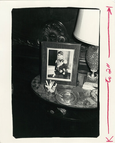 Table Top with a portrait of young Reza Pahlavi di Andy Warhol, Fotografia in vendita su Singulart