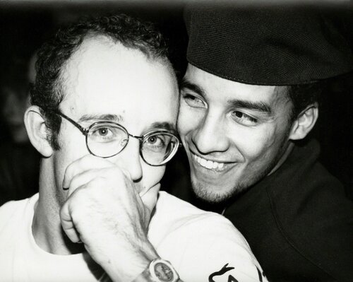 Andy Warhol, Photograph of Keith Haring with Juan Rivera  (smiling), 1986 di Andy Warhol, Fotografia in vendita su Singulart