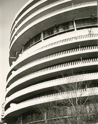 Watergate Hotel, Washington, DC di Andy Warhol, Fotografia in vendita su Singulart