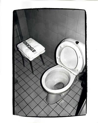 Toilet/Fountain di Andy Warhol, Fotografia in vendita su Singulart