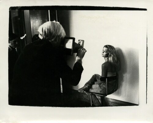 Andy Warhol, Photograph with Farrah Fawcett Majors at The Factory, 1979 par Andy Warhol, Photographie en vente sur Singulart