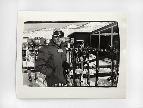 Andy Warhol Skiing van Andy Warhol, Fotografie te koop op Singulart