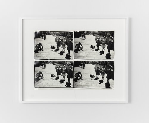 Artist and Three Girls di Andy Warhol, Fotografia in vendita su Singulart