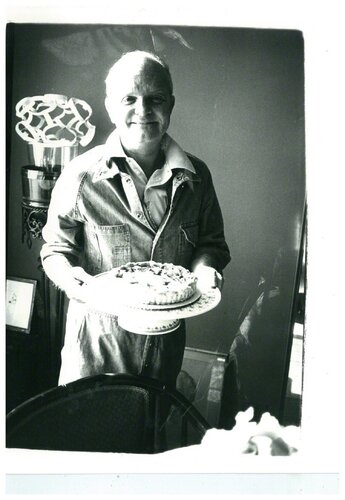 Truman Capote (with the birthday cake "he made") di Andy Warhol, Fotografia in vendita su Singulart