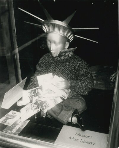 Liberty Mannequin di Andy Warhol, Fotografia in vendita su Singulart