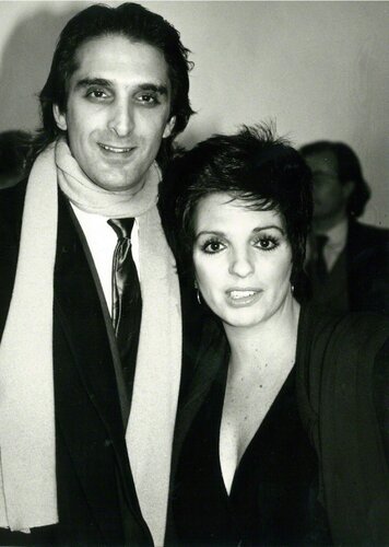 Liza Minnelli and Mark Gero di Andy Warhol, Fotografia in vendita su Singulart