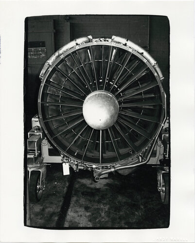 Airplane Engine di Andy Warhol, Fotografia in vendita su Singulart