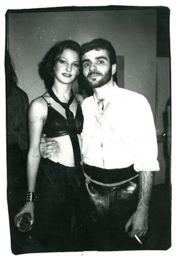 Gigi Williams and Ronnie Cutrone di Andy Warhol, Fotografia in vendita su Singulart