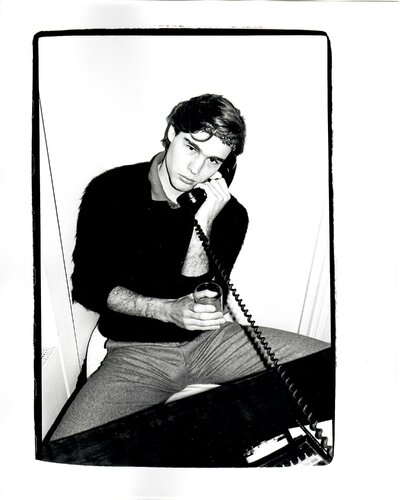 Unidentified Man on Phone di Andy Warhol, Fotografia in vendita su Singulart