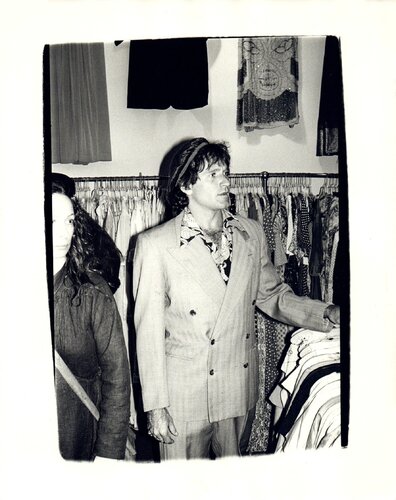 Andy Warhol, Photograph of Robin Williams at a Thrift Store in the Village, 1979 di Andy Warhol, Fotografia in vendita su Singulart
