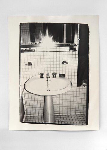 Bathroom di Andy Warhol, Fotografia in vendita su Singulart