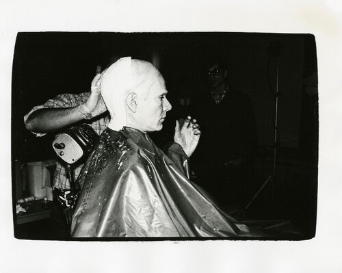 Andy Warhol Getting Cast of Face for the Lewis Allen "No Man Show" Robot van Andy Warhol, Fotografie te koop op Singulart