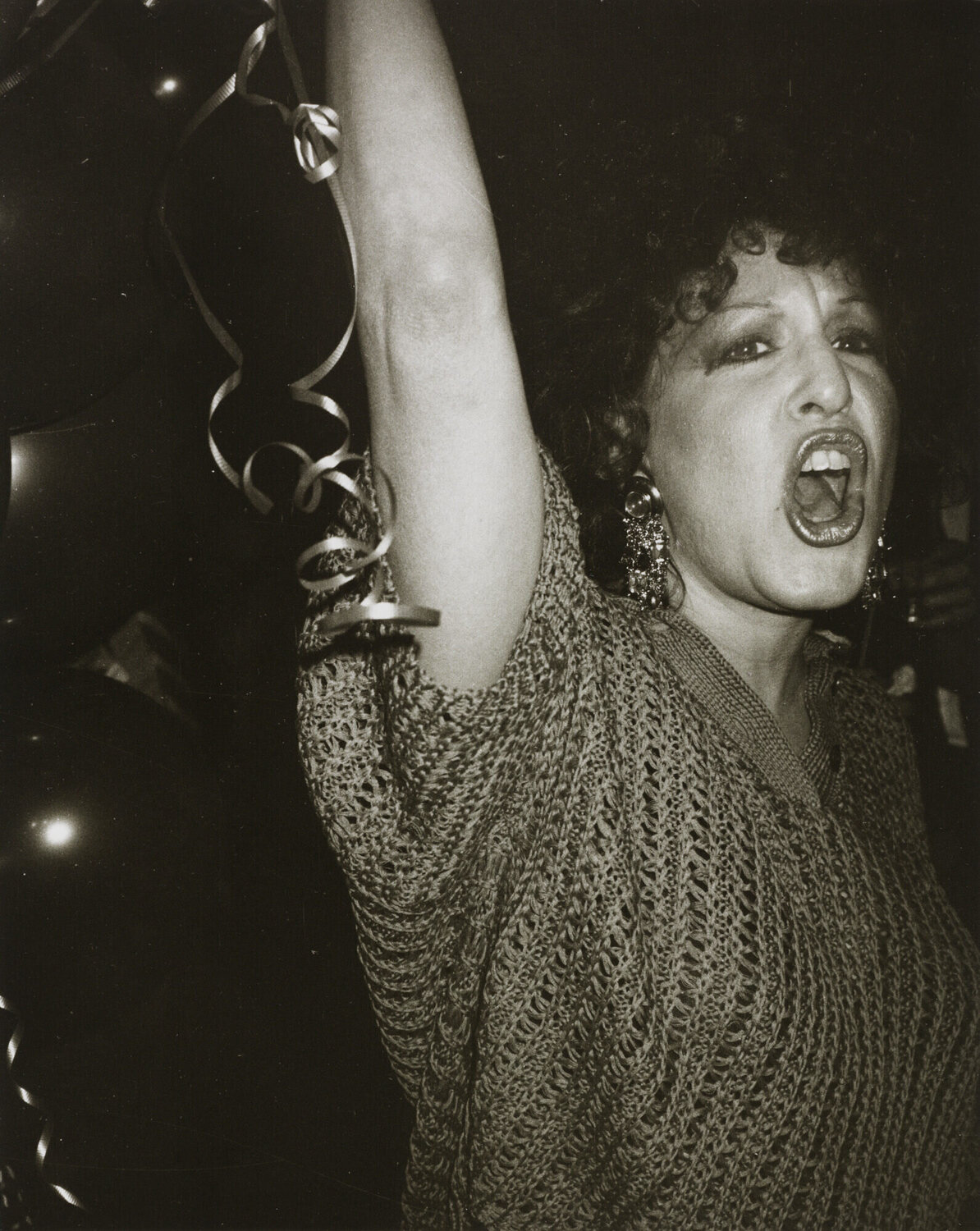 Gelatin silver print of Bette Midler by Andy Warhol Andy Warhol Fotografie zu verkaufen