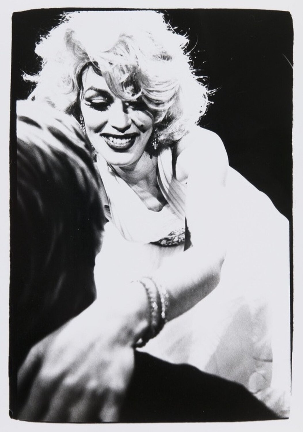 Photograph of a Marilyn Monroe Drag Impersonator Andy Warhol Fotografie zu verkaufen