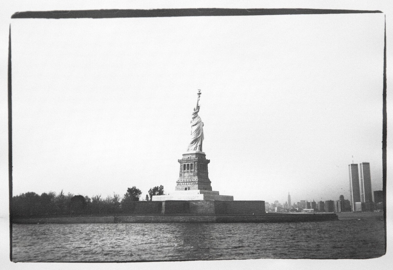Statue of Liberty and World Trade Center Andy Warhol Fotografie zu verkaufen