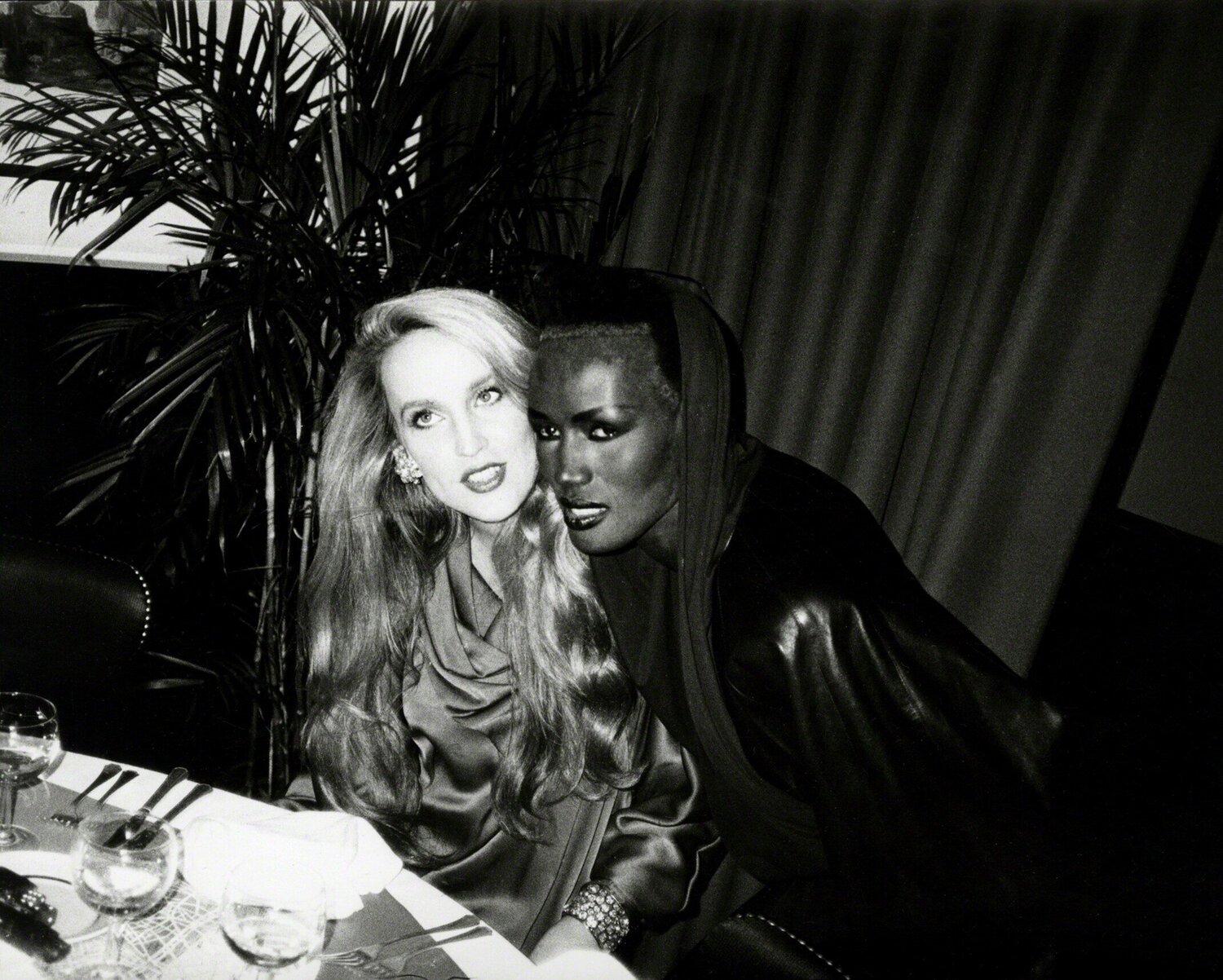 Jerry Hall & Grace Jones Andy Warhol Fotografie te koop