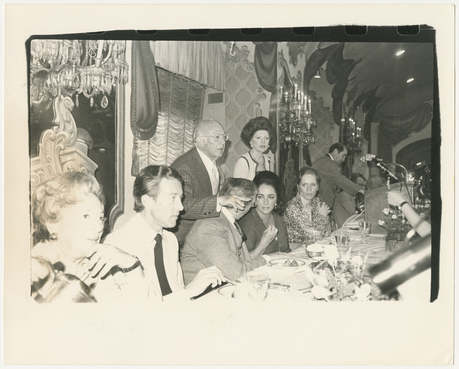 Anti-Defamation League Dinner with Halston & Elizabeth Taylor Andy Warhol Fotografie zu verkaufen