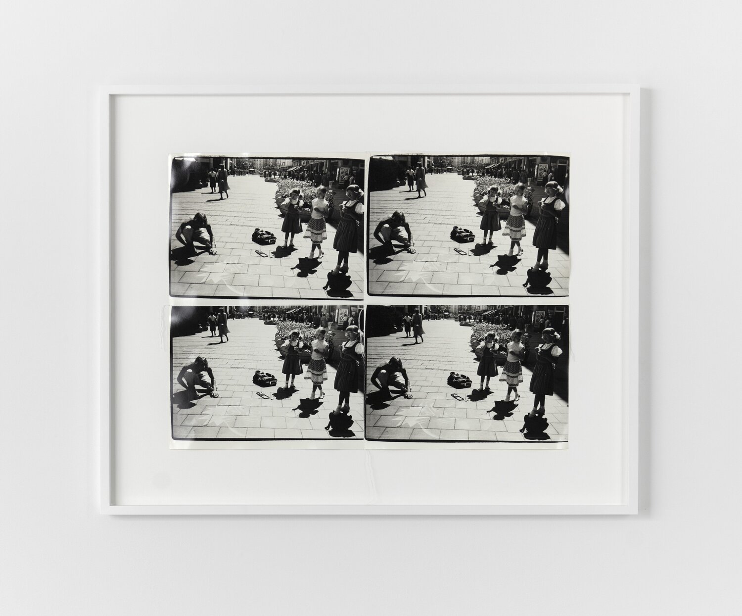 Artist and Three Girls Andy Warhol Fotografie zu verkaufen