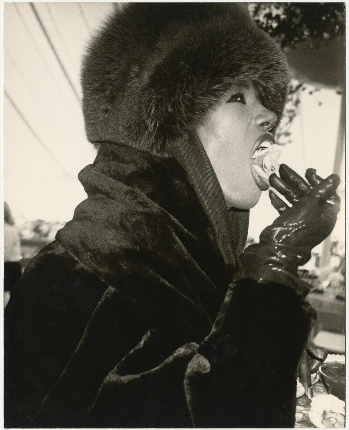 Grace Jones Eating Cake Andy Warhol Fotografia in vendita