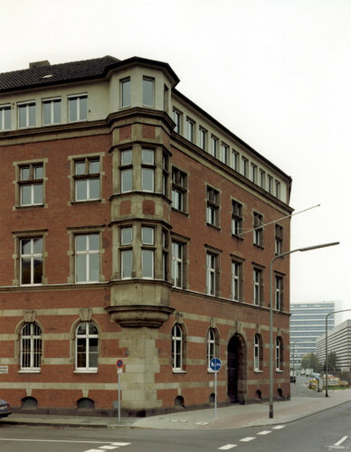 Haus Nr. 7 II van Thomas Ruff, Fotografie te koop op Singulart