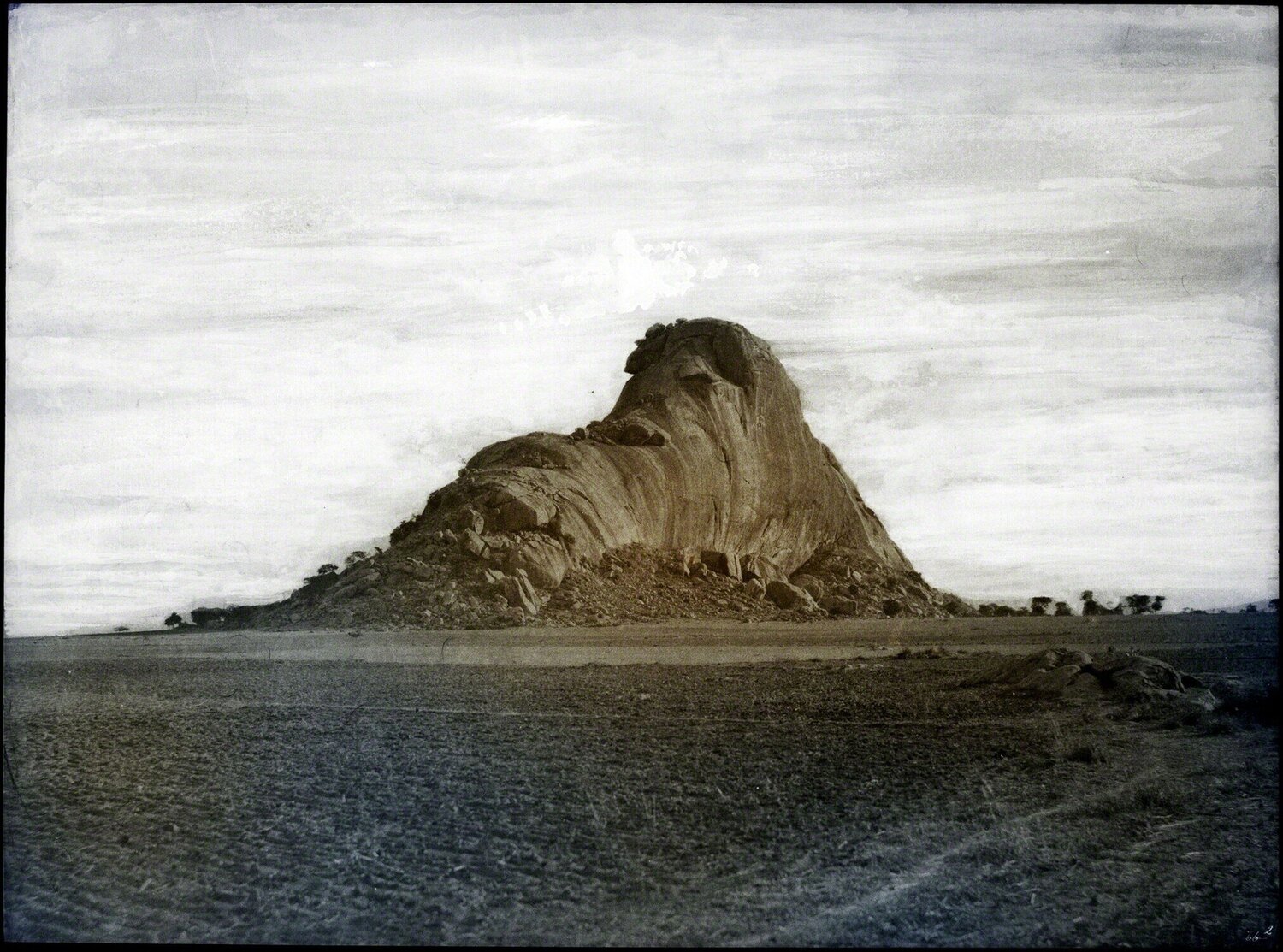 tripe_19 Between Chittumputty and Teramboor. Elephant rock end view. Thomas Ruff Fotografia in vendita