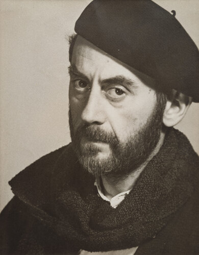 Self Portrait in Beret van Man Ray, Fotografie te koop op Singulart