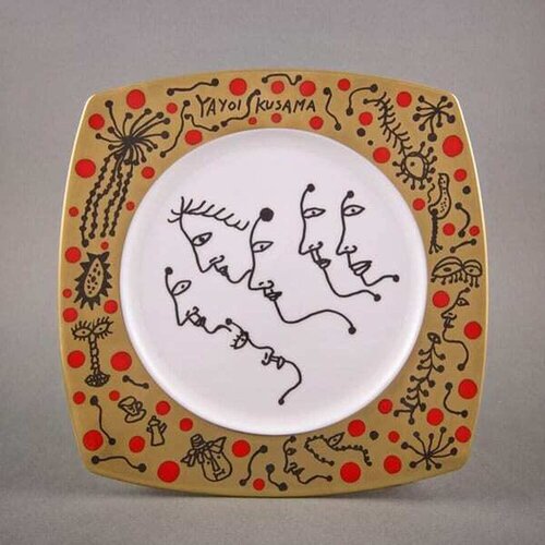 Yayoi Kusama porcelain tray Future (046/500) di Yayoi Kusama, Altri media in vendita su Singulart