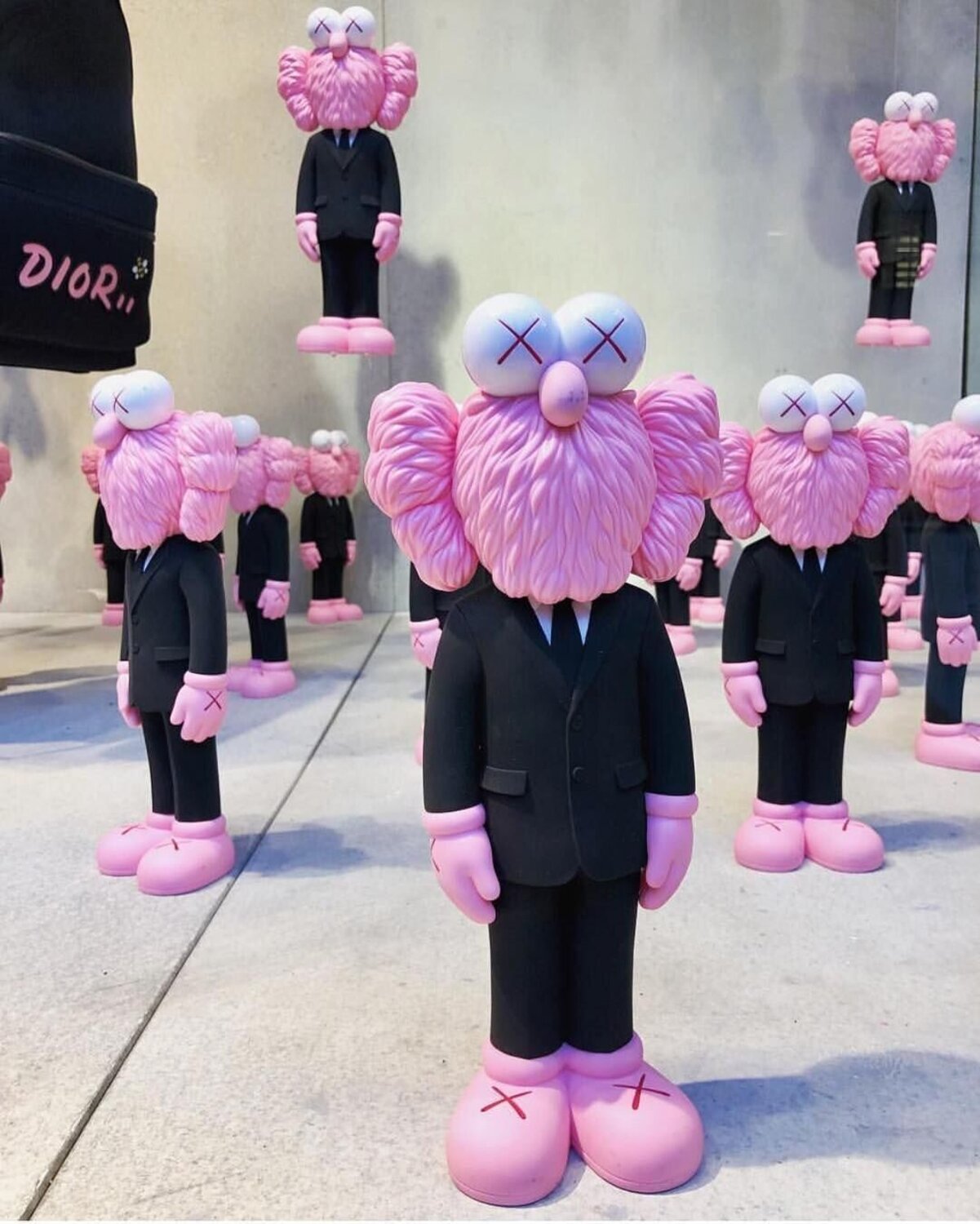 Kaws BFF X Dior by KAWS (2019) Sculpture Plastic Singulart