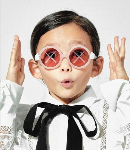 KAWS KAWS Son's and Daughter's Eye Glasses XX Pink Edition Street Art Kids Fashion von KAWS, Andere Medien kaufen auf Singulart