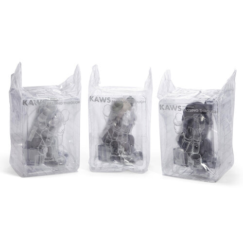 Passing Through Set of 3 (Open Edition) von KAWS, Skulptur kaufen auf Singulart