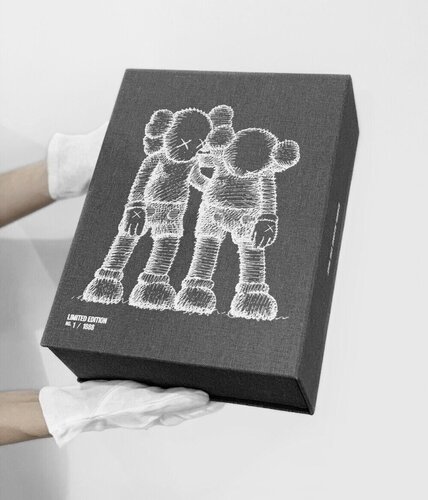 Along the way Monograph Book (limited edition of 1888) di KAWS, Stampa in vendita su Singulart