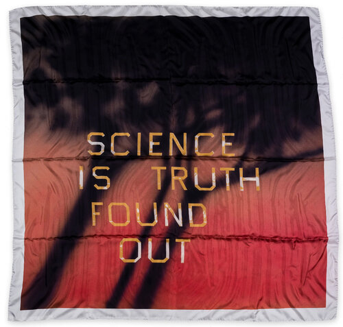 Science is Truth Found Out di Ed Ruscha, Tessile in vendita su Singulart