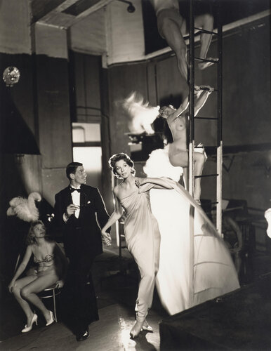 Suzy Parker and Robin Tattersall, Evening dress by Griffe, Folies-Bergère, Paris di Richard Avedon, Fotografia in vendita su Singulart