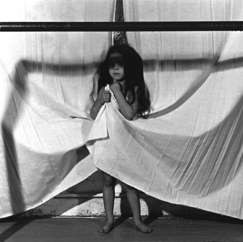 Girl Holding Sheet van Robert Mapplethorpe, Fotografie te koop op Singulart