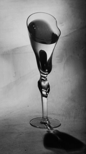 Glass Distortion, Paris par André Kertész, Photographie en vente sur Singulart