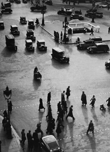 from 'Day of Paris' par André Kertész, Photographie en vente sur Singulart