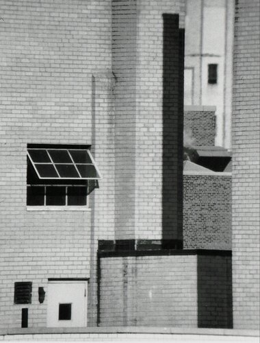 Brick Walls par André Kertész, Photographie en vente sur Singulart