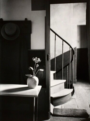 Chez Mondrian par André Kertész, Photographie en vente sur Singulart
