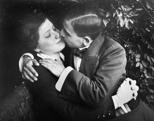 Lovers, May 15, 1915, Budapest van André Kertész, Fotografie te koop op Singulart