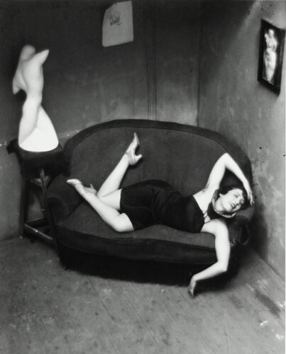 Satiric Dancer, Paris van André Kertész, Fotografie te koop op Singulart