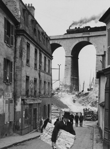 Meudon van André Kertész, Fotografie te koop op Singulart