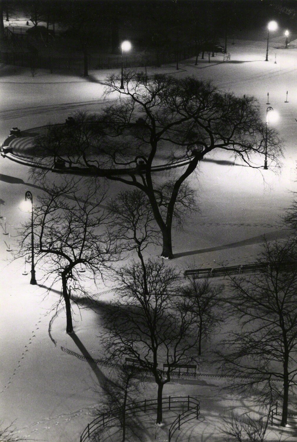 Washington Square at Night André Kertész Fotografie te koop