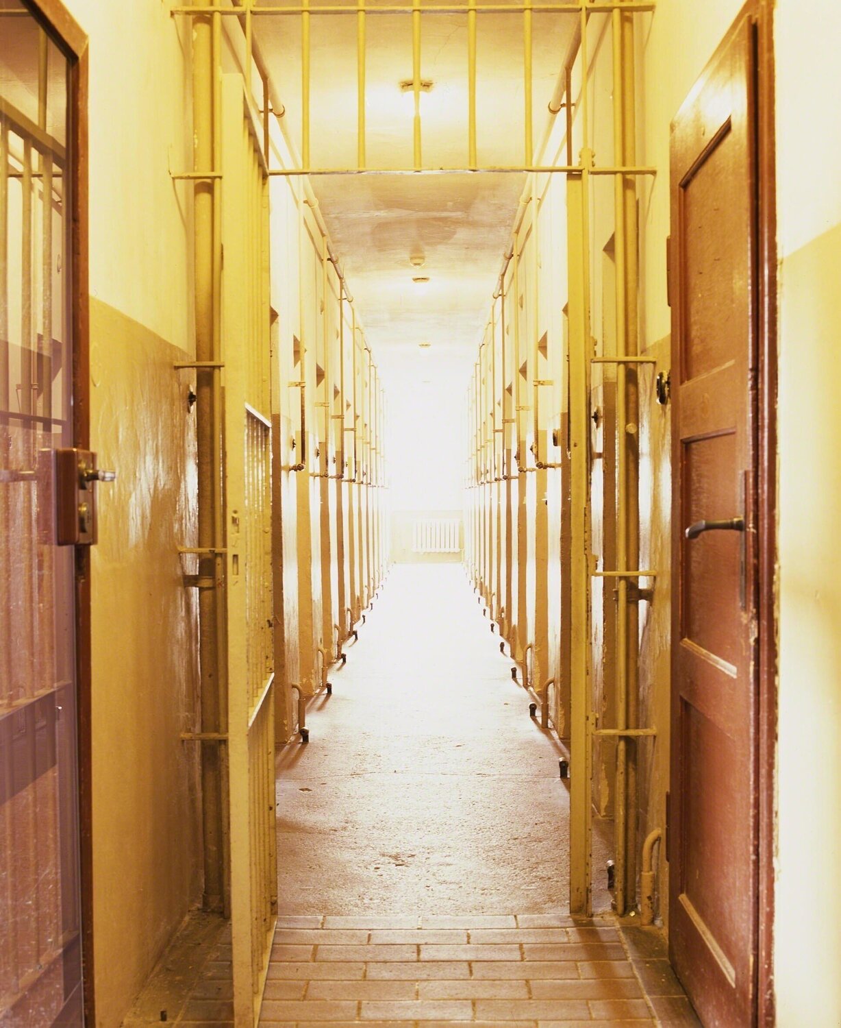 Bunker Corridor, Buchenwald (Torture) Andres Serrano Fotografia in vendita