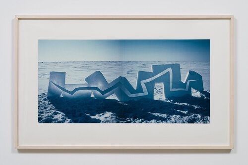 Carved Snow, Grise Fiord, Ellesmere Island (From Touching North Portfolio) von Andy Goldsworthy, Fotografie kaufen auf Singulart