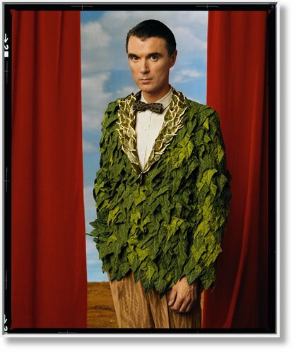 David Byrne, Los Angeles, 1986 signed, numbered and framed ChromaLuxe aluminum print with accompanying book. by Annie Leibovitz, 사진 for Sale on Singulart
