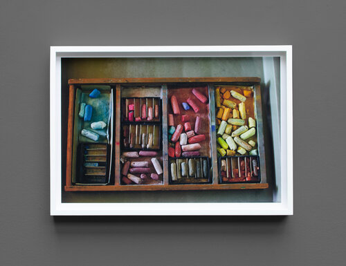 Georgia O'Keeffe's pastels, georgia O'Keeffe museum and Research Center, Santa Fe, New Mexico by Annie Leibovitz, 사진 for Sale on Singulart
