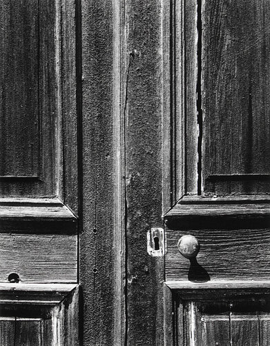 Door, Chinese Camp, Manzanar Relocation Center van Ansel Adams, Fotografie te koop op Singulart
