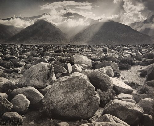 Mount Williamson Sierra Nevada from Manzanar, California van Ansel Adams, Fotografie te koop op Singulart