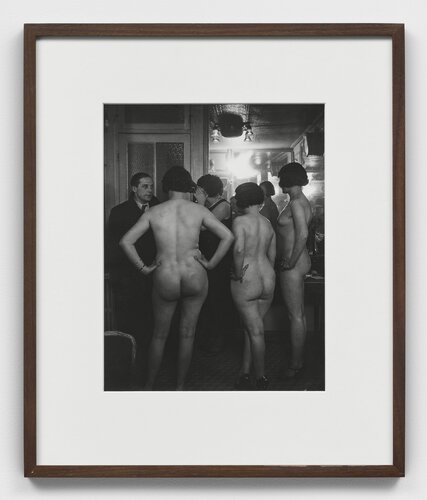 Chez ‘Suzy’, la presentation (At Suzy’s, introductions) van Brassaï, Fotografie te koop op Singulart