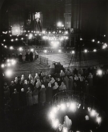 Le Souleymanie pendant la Fete du Ramadan, Hagia Sofia, Istanbul van Brassaï, Fotografie te koop op Singulart